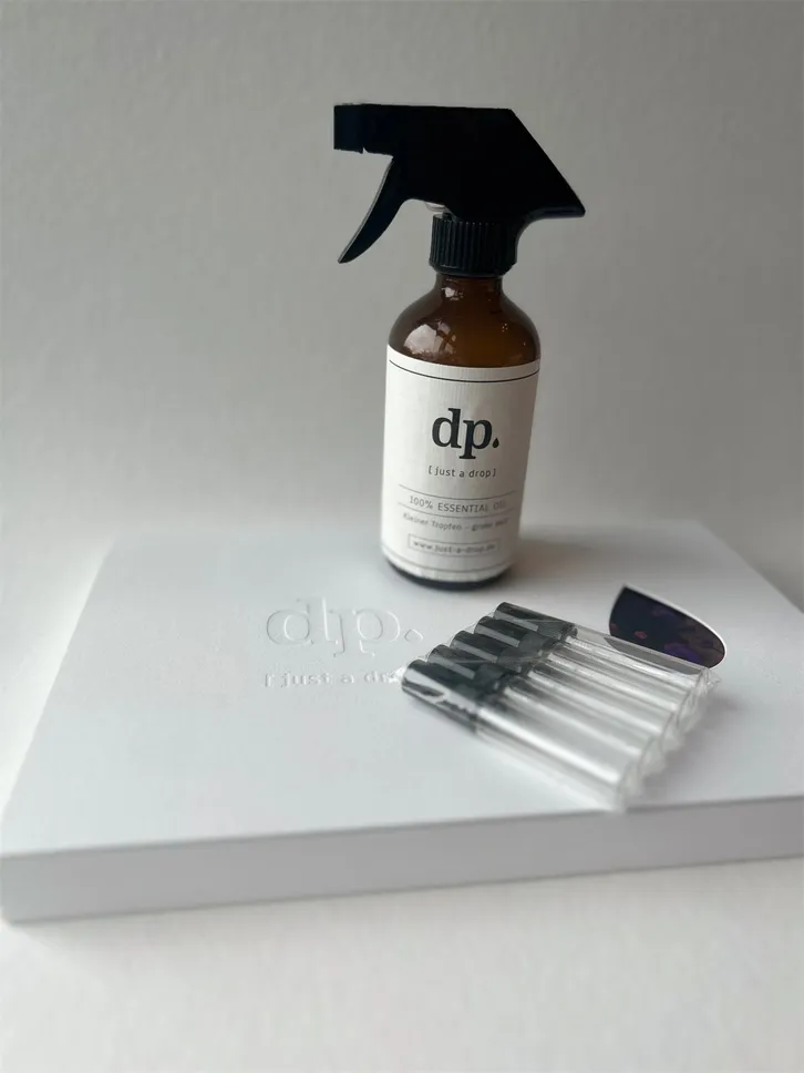 Raumspray mit dp.-Etikett und Duftstreifen